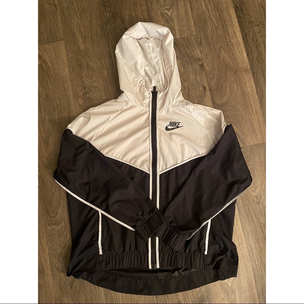 Nike Windbreaker 🌑